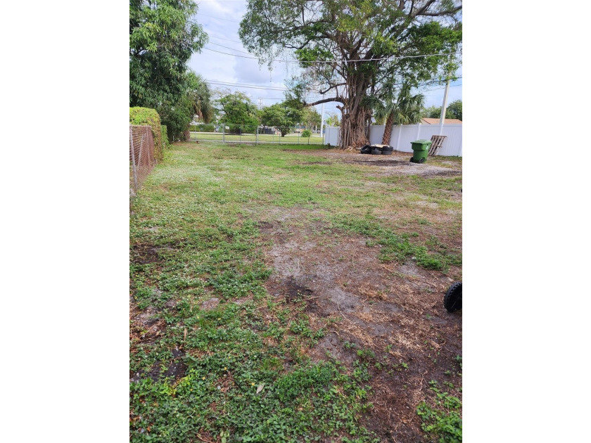 Awesome opportunity to own this single-family house with large - photo 4