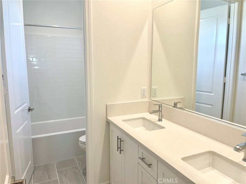 Beautiful brand new home within minutes to the beach! This - photo 14