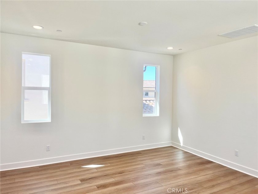 Beautiful brand new home within minutes to the beach! This - photo 16