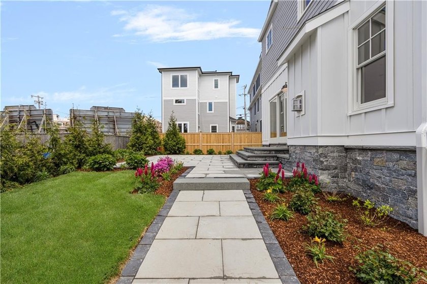 This meticulously built 3452 sf new home in Newport's Yachting - photo 6