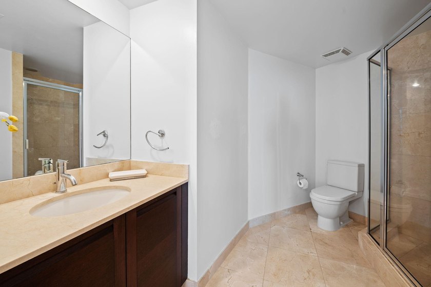 BEAUTIFUL LARGE 3 BEDROOM, 2 BATHROOM CONDO. BEST LINE IN ST - photo 26