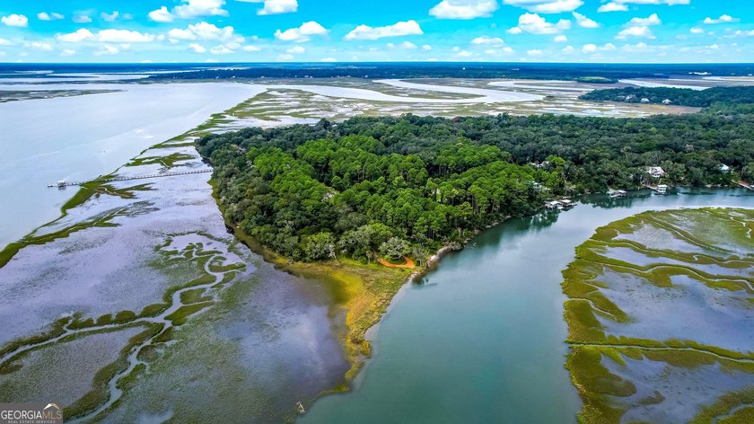 Bring your boat to this sublime deepwater site in prestigious - photo 8