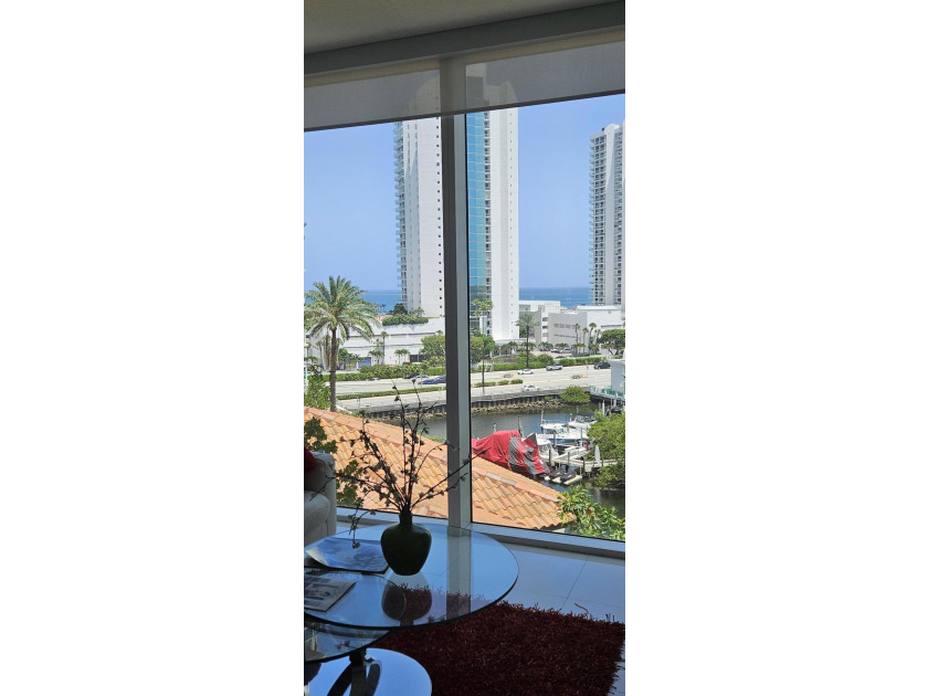 BEAUTIFUL LARGE 3 BEDROOM, 2 BATHROOM CONDO. BEST LINE IN ST - photo 33
