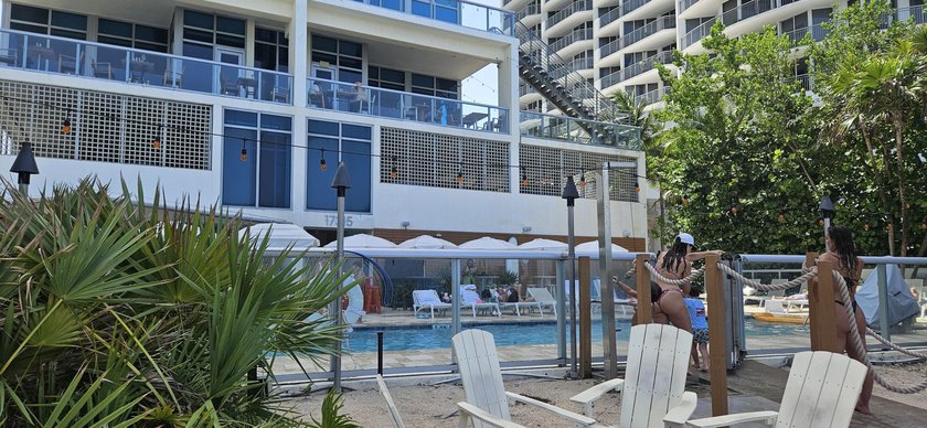 BEAUTIFUL LARGE 3 BEDROOM, 2 BATHROOM CONDO. BEST LINE IN ST - photo 45