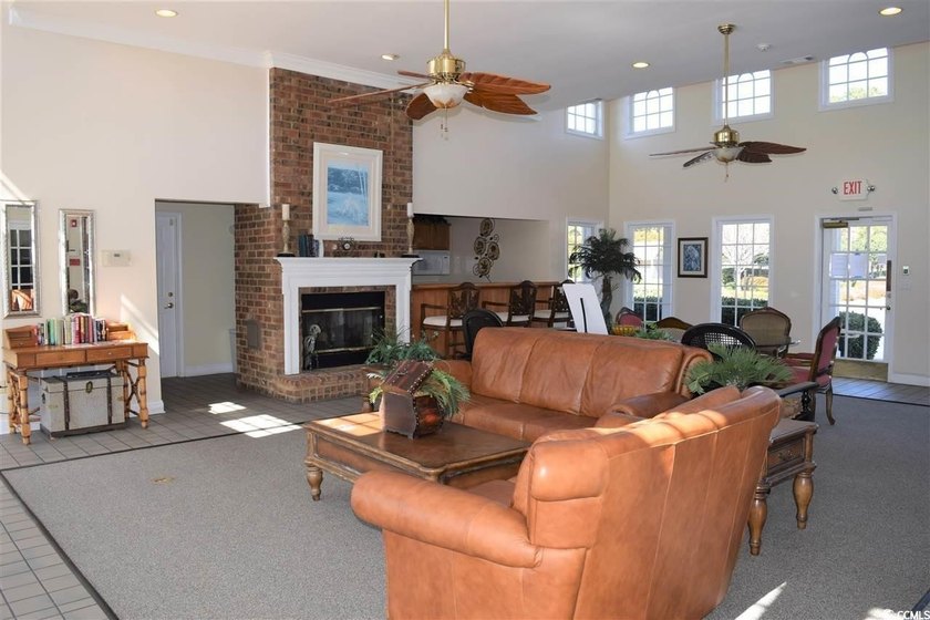 Live your best *beach life* in this like new, updated 2 - photo 4