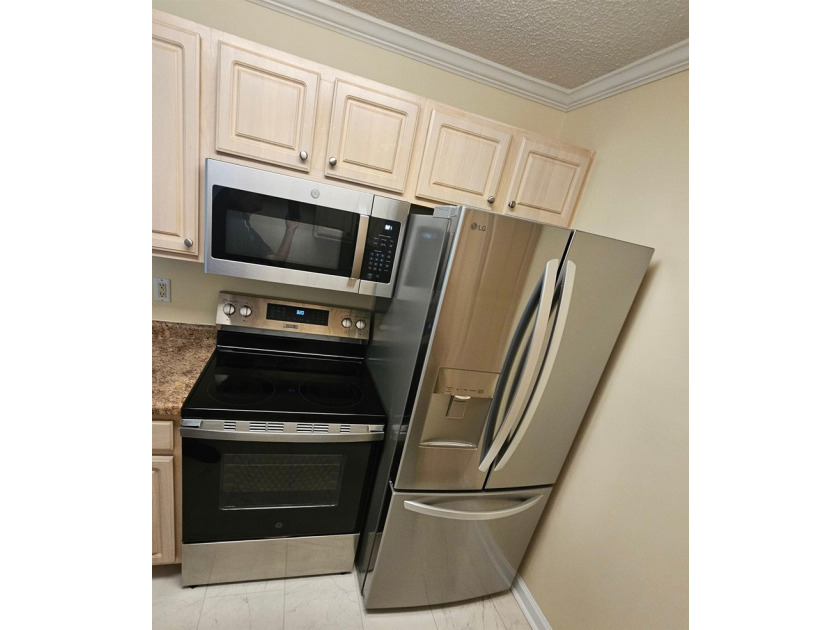 Live your best *beach life* in this like new, updated 2 - photo 5
