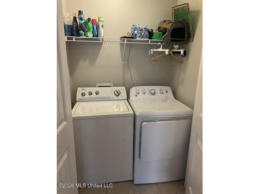 Well maintained home close to Greyhound Stadium and Downtown! On - photo 18