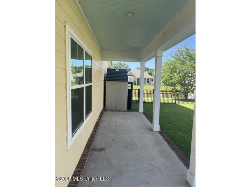 Well maintained home close to Greyhound Stadium and Downtown! On - photo 26