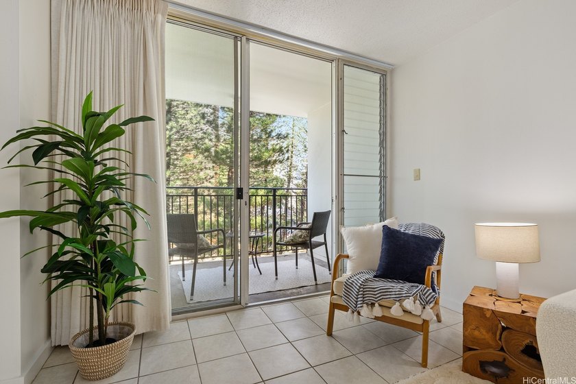 Welcome home to this beautifully refreshed 800 sqft condo at - photo 2