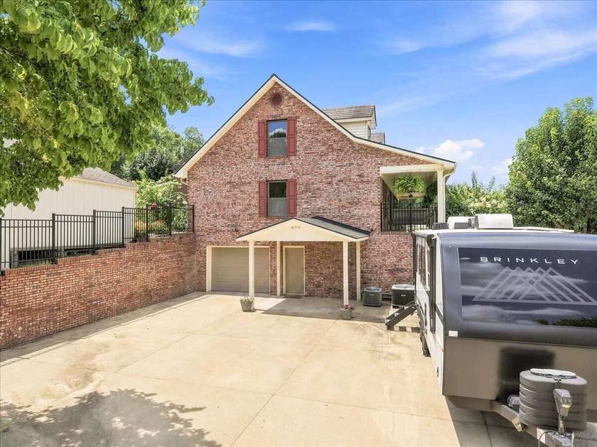 Welcome to this exceptional all brick, two story home offering - photo 5