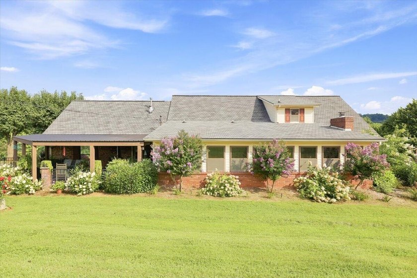 Welcome to this exceptional all brick, two story home offering - photo 8