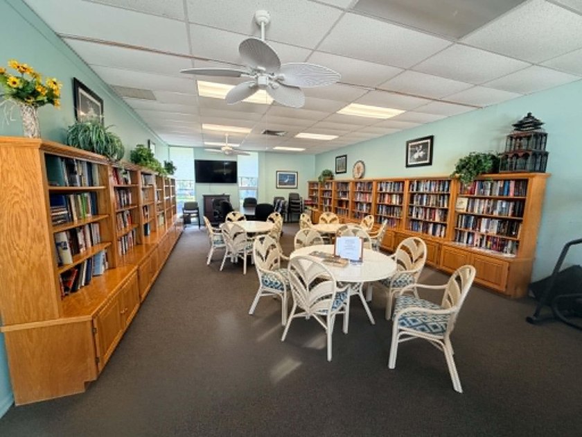 This beautifully updated 2 bedroom, 1 bath condo offers the - photo 21