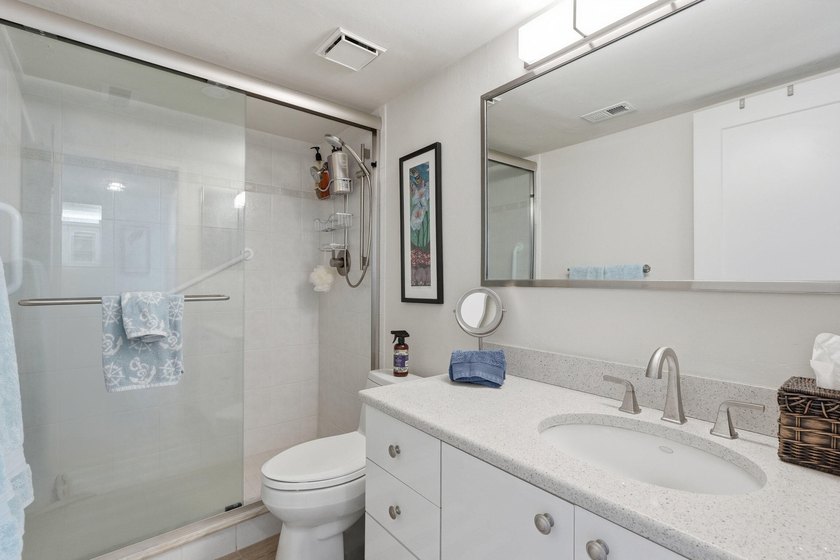 Rarely available, highly sought after 15th-floor corner end unit - photo 22