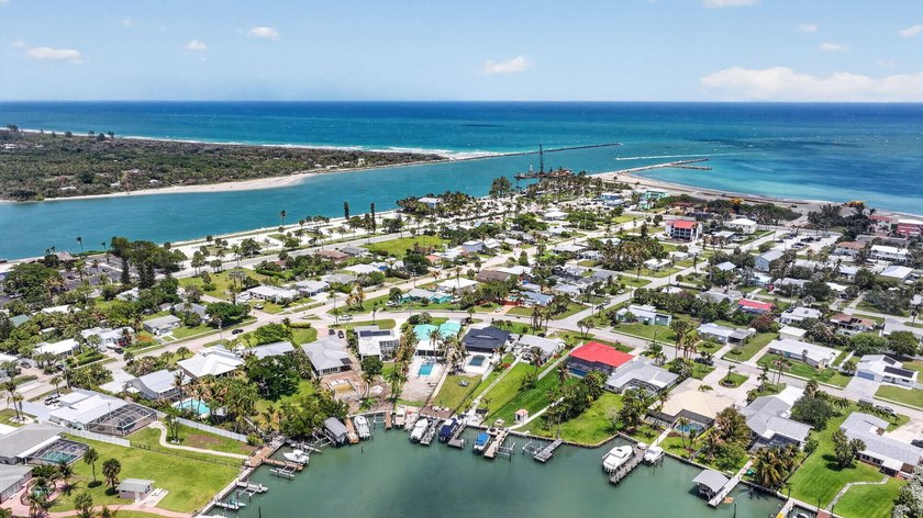 This beautifully updated 2 bedroom, 1 bath condo offers the - photo 34