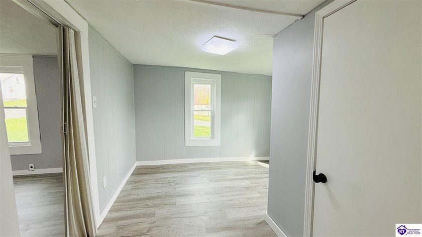 Charming and move-in ready, this 728 sq ft home is conveniently - photo 13