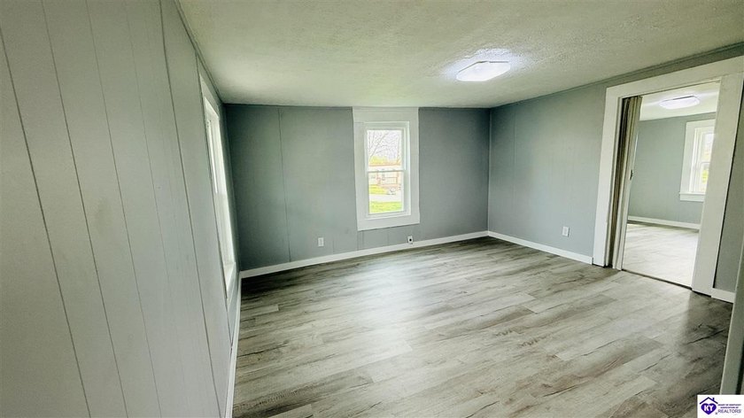 Charming and move-in ready, this 728 sq ft home is conveniently - photo 16