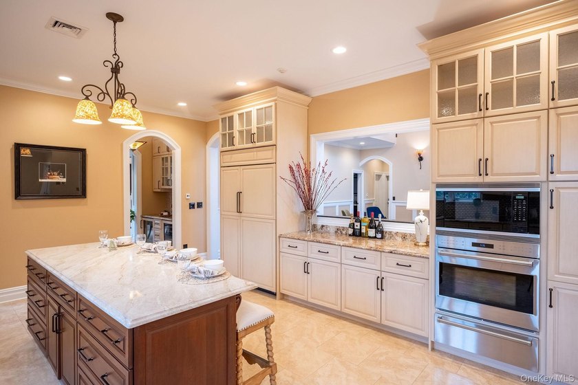 Gorgeous Colonial Style Home Nestled In A Secure And Exclusive - photo 16