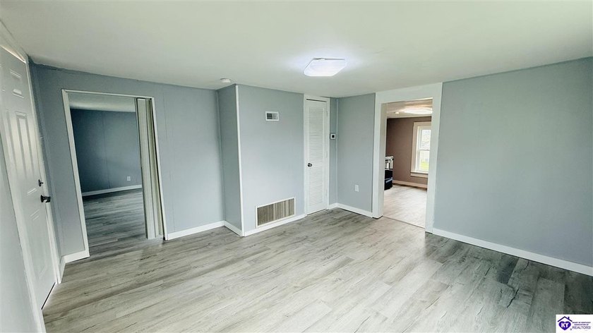 Charming and move-in ready, this 728 sq ft home is conveniently - photo 18