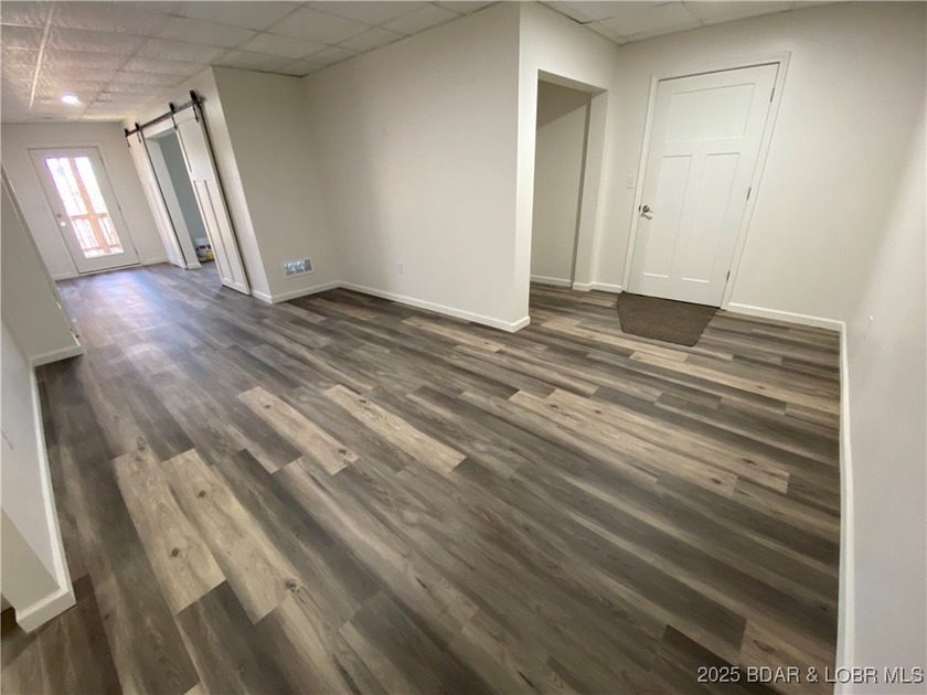 Great location for this adorable home. Home has 5 bedrooms and 5 - photo 19