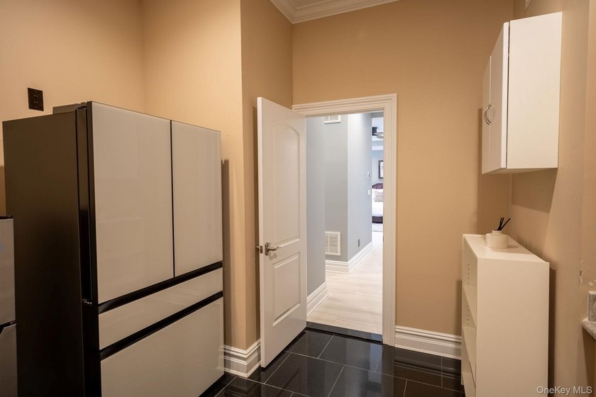 Gorgeous Colonial Style Home Nestled In A Secure And Exclusive - photo 22