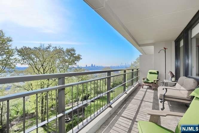 Perched atop the majestic Palisades, this beautifully updated - photo 3