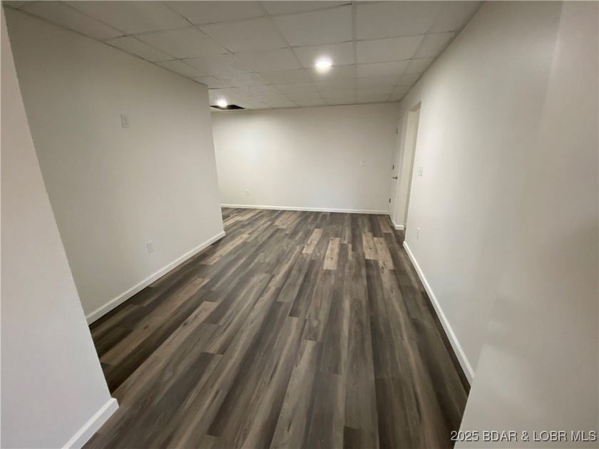 Great location for this adorable home. Home has 5 bedrooms and 5 - photo 27