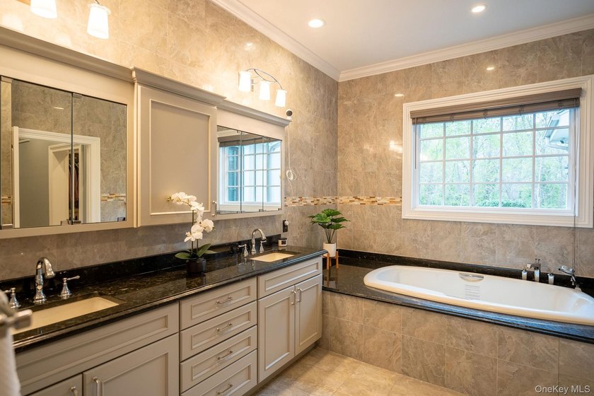 Gorgeous Colonial Style Home Nestled In A Secure And Exclusive - photo 28