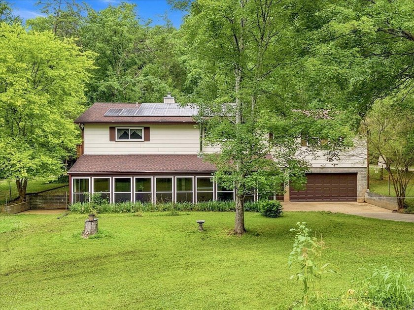 Escape to the peace and privacy of country living with this - photo 10