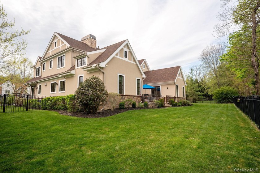 Gorgeous Colonial Style Home Nestled In A Secure And Exclusive - photo 45