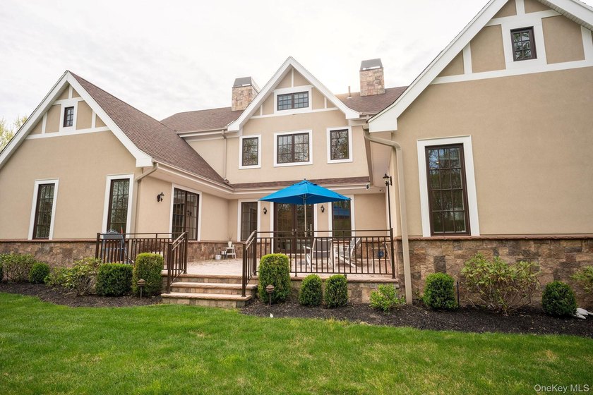 Gorgeous Colonial Style Home Nestled In A Secure And Exclusive - photo 46