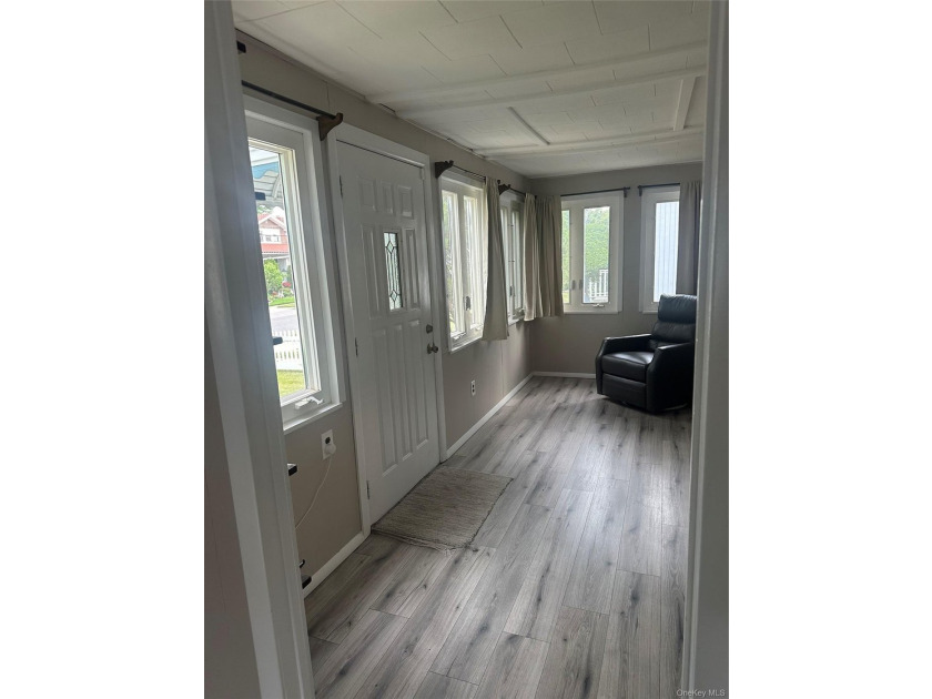 Come look at this incredibly maintained bungalow centrally - photo 4