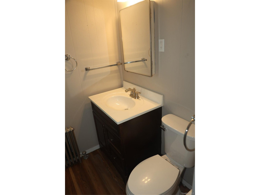 Come look at this incredibly maintained bungalow centrally - photo 10