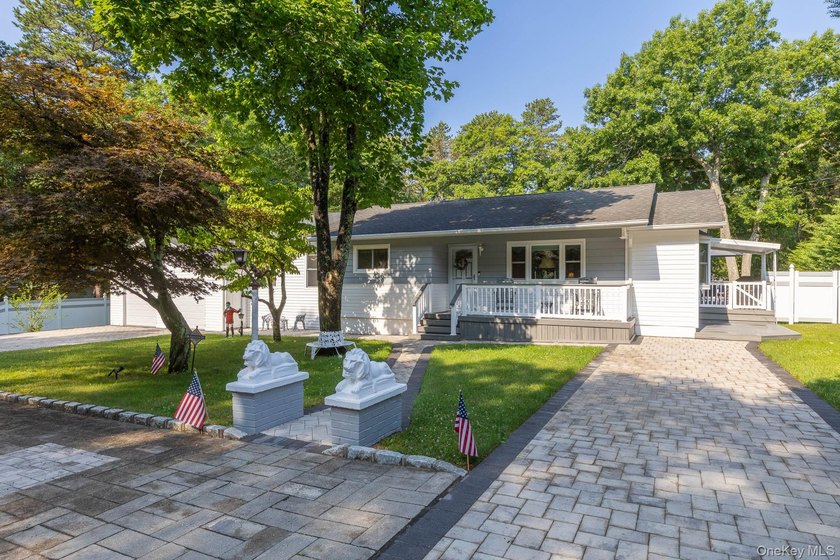 Welcome to 276 Parkway Drive in the Peconic River Park community - photo 2