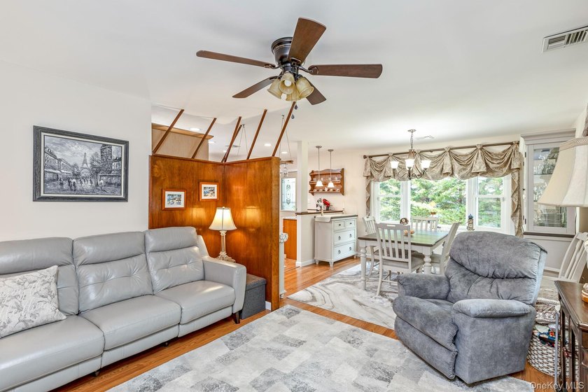 Welcome to 276 Parkway Drive in the Peconic River Park community - photo 8