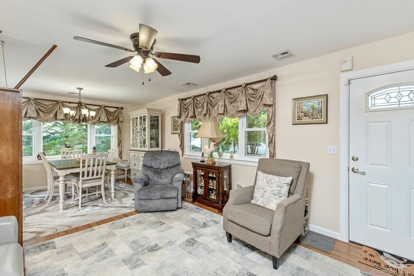 Welcome to 276 Parkway Drive in the Peconic River Park community - photo 10