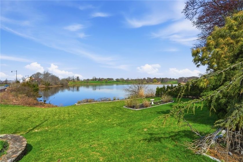 Fabulous water front home in the heart of the East Bay with - photo 3