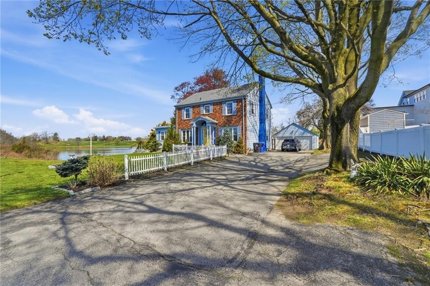 Fabulous water front home in the heart of the East Bay with - photo 4