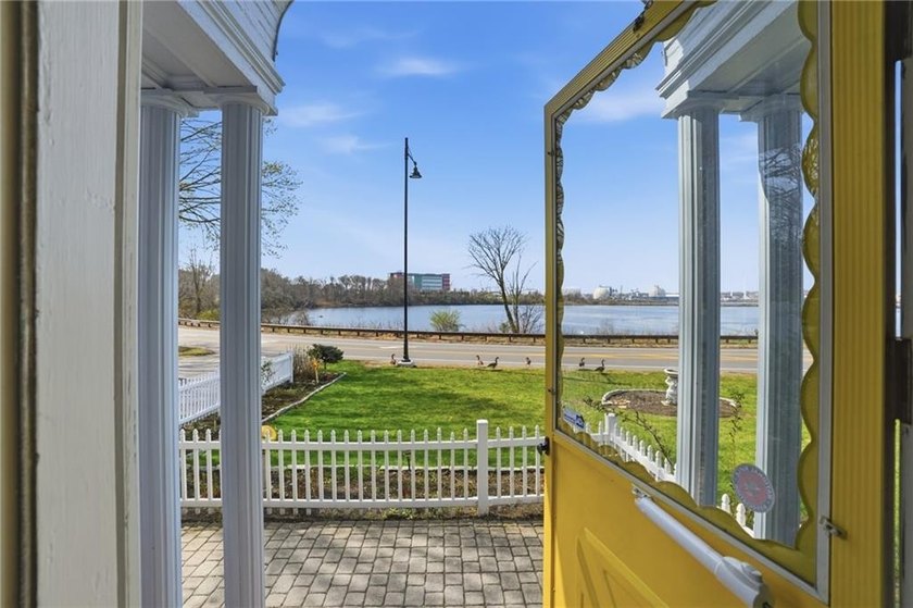 Fabulous water front home in the heart of the East Bay with - photo 5