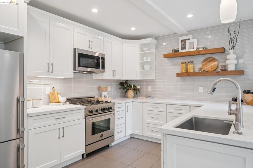 New Listing! Exceptional Glenview Traditional with a - photo 18