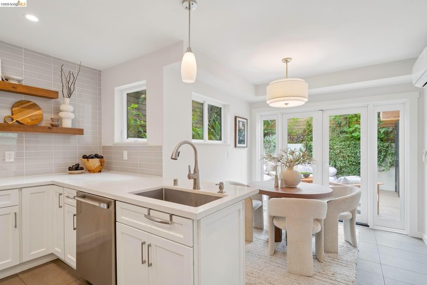 New Listing! Exceptional Glenview Traditional with a - photo 21