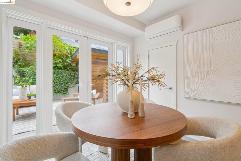 New Listing! Exceptional Glenview Traditional with a - photo 23