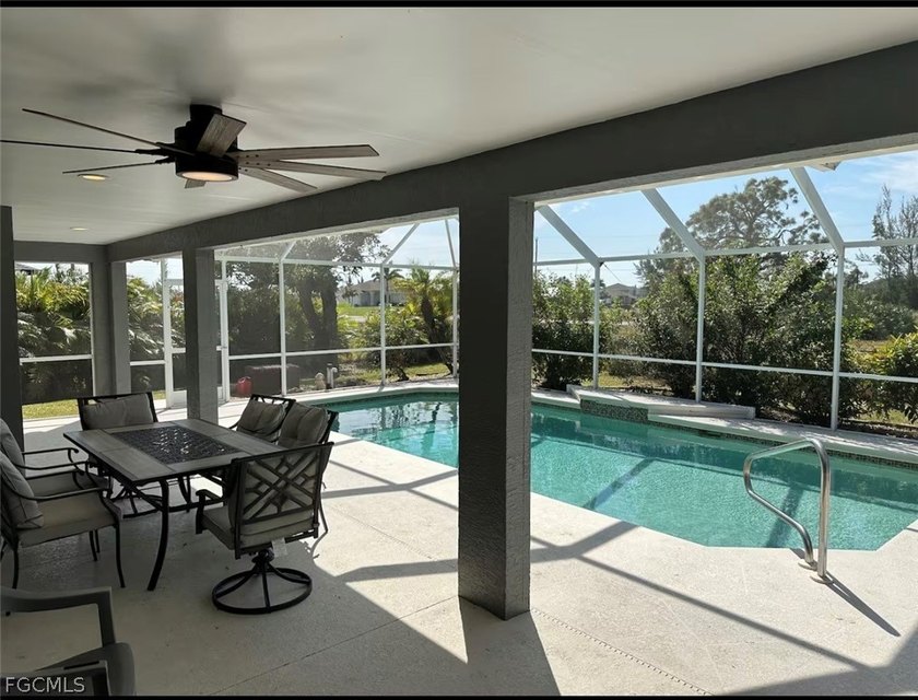 Beautiful 3 Bedroom / 2 Bathroom Pool Home in Cape Coral - Great - photo 3
