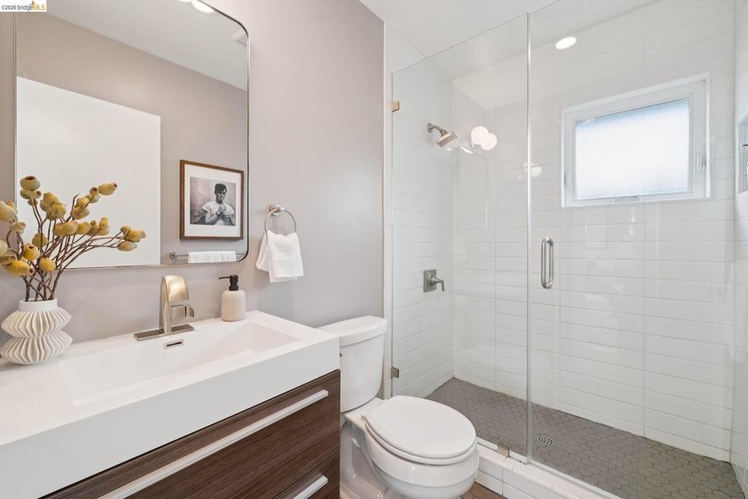 New Listing! Exceptional Glenview Traditional with a - photo 35