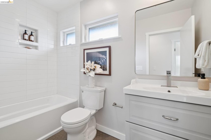 New Listing! Exceptional Glenview Traditional with a - photo 40