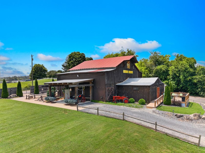 Welcome to Sunflower Barn, a rare opportunity to own an - photo 5