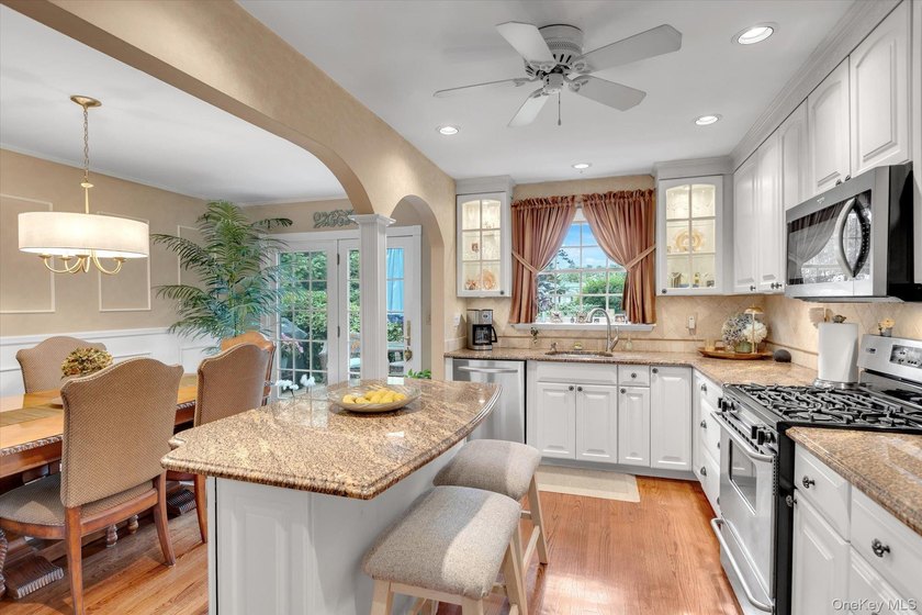 Welcome to this beautifully updated 4-bedroom, 2-bath Cape that - photo 7