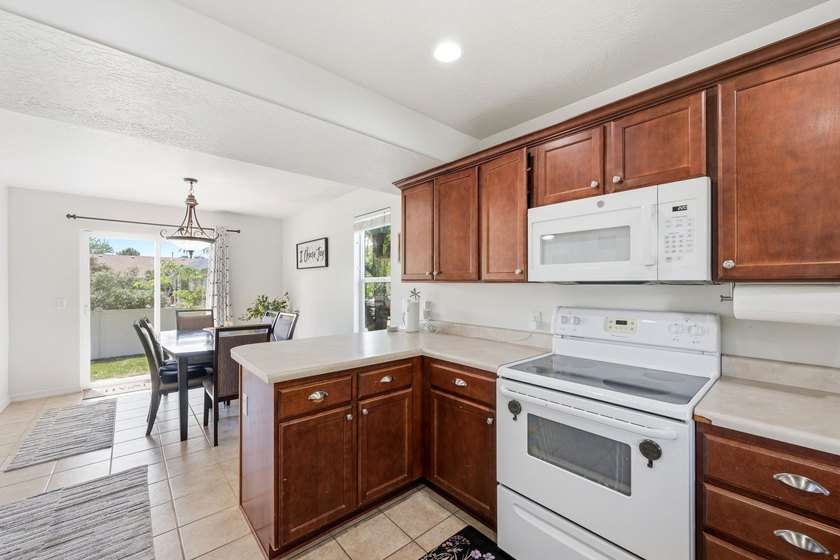 Welcome to this beautiful 3-bedroom, 2.5-bath home tucked away - photo 11