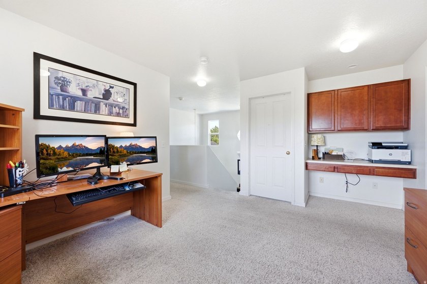 Welcome to this beautiful 3-bedroom, 2.5-bath home tucked away - photo 15