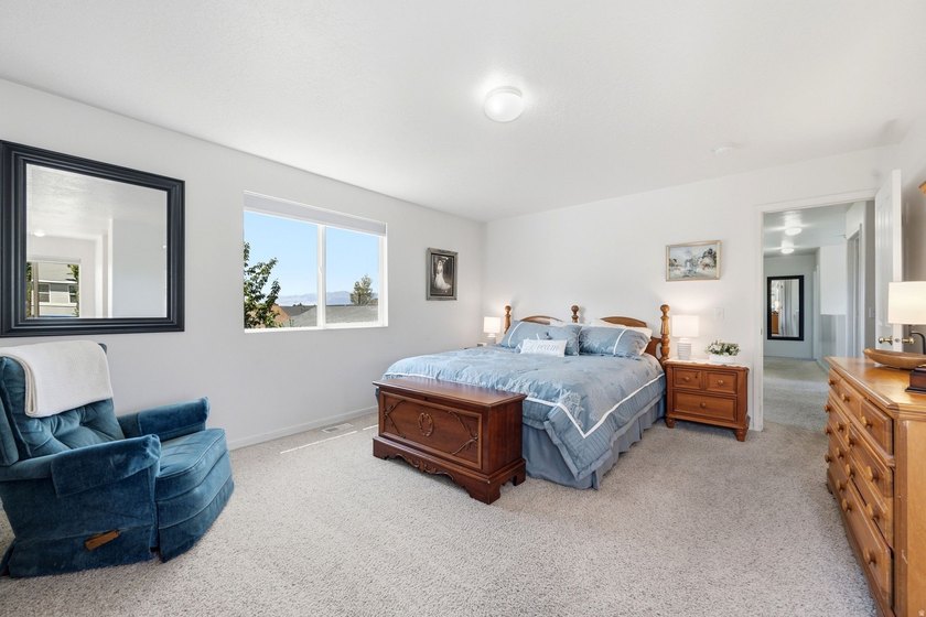 Welcome to this beautiful 3-bedroom, 2.5-bath home tucked away - photo 18
