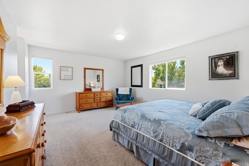 Welcome to this beautiful 3-bedroom, 2.5-bath home tucked away - photo 19